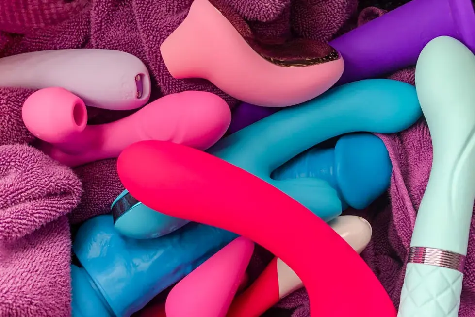 Hướng dẫn lau chùi và vệ sinh sextoy bullet đúng cách